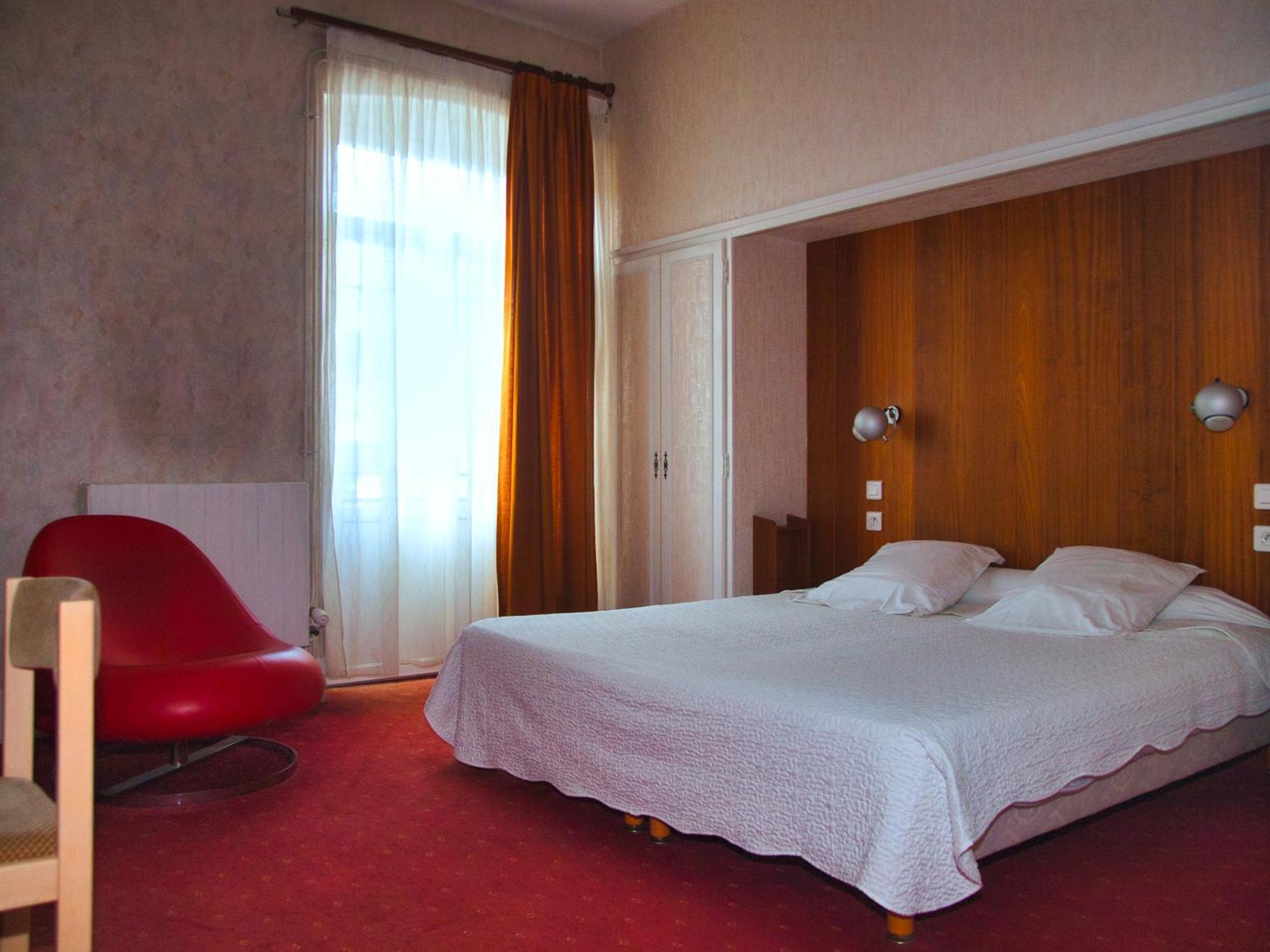 Hotel De Paris Шатель-Гийон Экстерьер фото